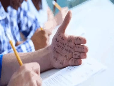 *ये आईपीएस निकला नकलची, एलएलबी की परीक्षा में पकड़ा गया नकल करते हुए, कॉपी सील…*