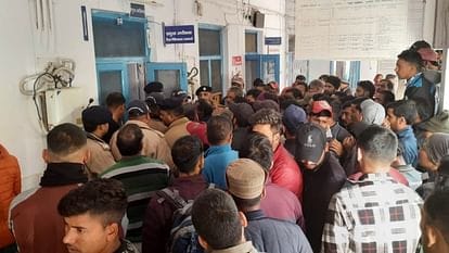 *Big News” होमस्टे में नौकरी करने वाली युवती का कमरे में लटका मिला शव, हिरासत में मालिक और नौकर; लोगों ने काटा जमकर हंगामा; पढ़िए पूरा मामला…*