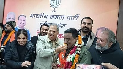 *Chandigarh” AAP पार्टी को झटका, इस नेता ने छोड़ी पार्टी, कहा- राम मंदिर बनने से मिली भाजपा में शामिल होने की प्रेरणा; पढ़िए पूरी ख़बर..*