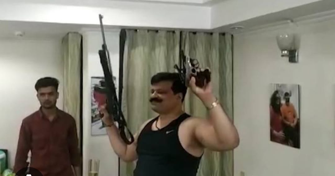 *फिर विवादों में फंसे खानपुर के पूर्व विधायक चैंपियन, नेता जी के खिलाफ खुद के सुरक्षाकर्मी ने ही जान से मारने की धमकी देने का लगाया आरोप; मामला दर्ज..*