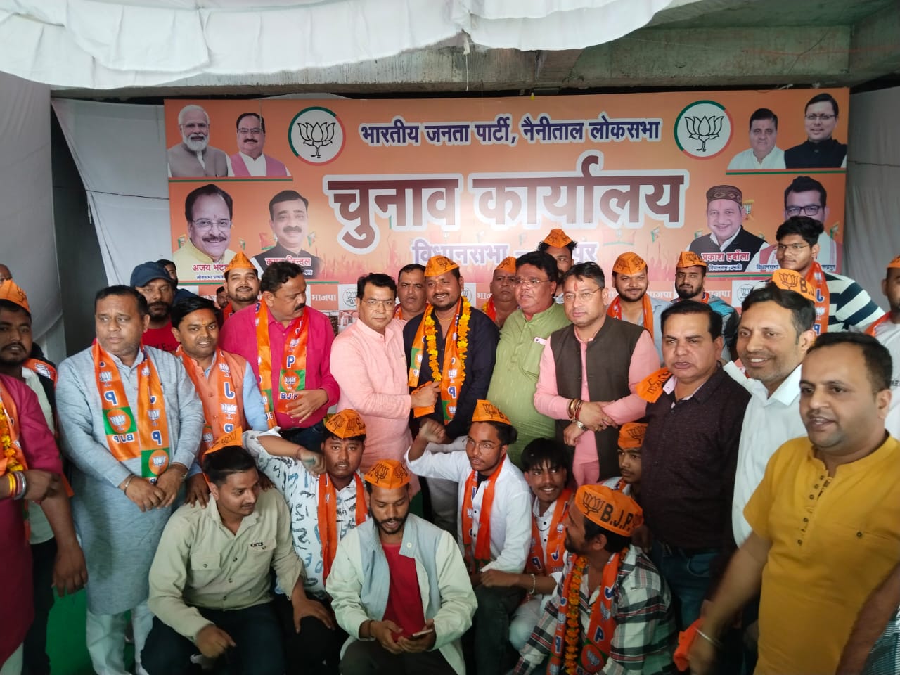 *विधायक शिव अरोरा ने दिलाई पूर्व पार्षद महेंद्र आर्य समेत उनके समर्थकों को बीजेपी की सदस्यता* 