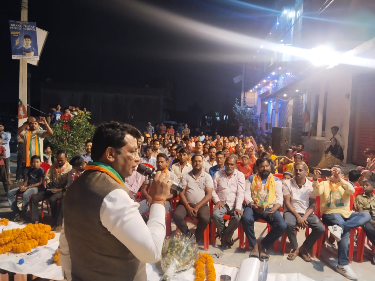 *रुद्रपुर” विधायक शिव अरोरा ने शांति कॉलोनी, लंगड़ाभोज, संजय नगर महतोष में नुक्कड़ सभाएं कर बीजेपी के पक्ष में मांगे वोट* 