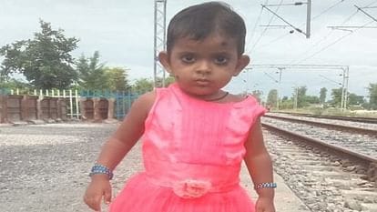 *ऊधमसिंहनगर” मां के पीछे जा रही 3 साल की बच्ची आई ट्रेन की चपेट में, टक्कर लगने के बाद दूर जाकर गिरी; मौके पर ही मौत…*