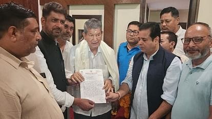 *रूद्रपुर” पूर्व मुख्यमंत्री हरीश रावत ने अतिक्रमण पर सरकार को घेरा, कहा- “सरकार के हैं दो चेहरे, प्रदेश में बिल्डर्स की चलती है”*