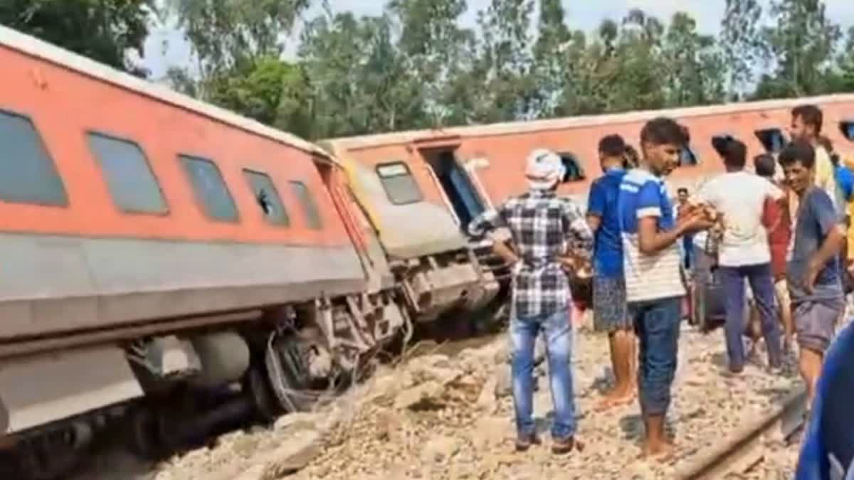 *उत्तर प्रदेश में भीषण ट्रेन हादसा”, चंडीगढ़-डिब्रूगढ़ एक्सप्रेस के कई डिब्बे पटरी से उतरे; दो से ज्यादा यात्रियों की मौत; कई लोग घायल।*