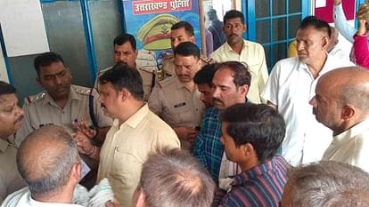 *आईआईटी रुड़की में जूनियर असिस्टेंट के पद पर तैनात कर्मचारी ने जहर खाकर दी जान, महिला अधिकारी पर लगा उत्पीड़न का आरोप; परिजनों ने काटा हंगामा।*