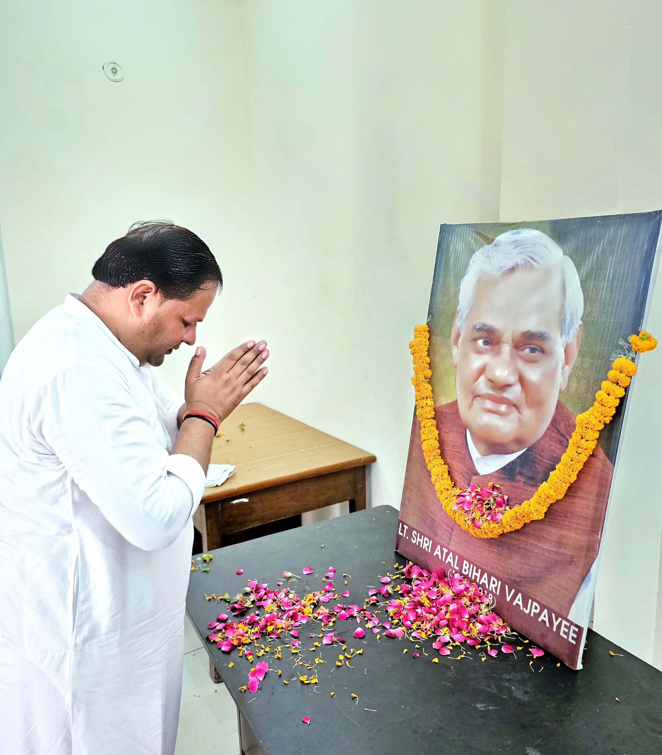 *प्रदेश मंत्री विकास शर्मा ने अटल बिहारी वाजपेयी की पुण्यतिथि पर दी श्रद्धांजलि*