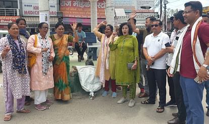 *उधमसिंहनगर” महिला कॉंग्रेस प्रदेश अध्यक्ष के साथ अभद्रता के खिलाफ कांग्रेसी नेताओं ने फूंका पुतला…*