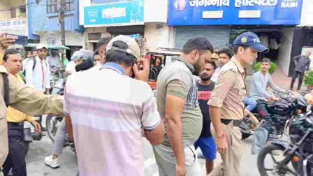 *उत्तराखंड पुलिस की बड़ी कार्रवाई” एटीएम में चिप लगाकर रुपए निकाल रहे दो युवकों को किया गिरफ्तार।*