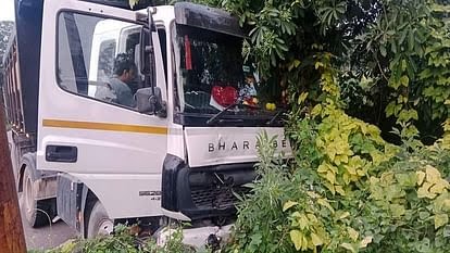 *नैनीताल” बाइक और डंपर की हुई जोरदार टक्कर, मां और बेटे की मौत।*