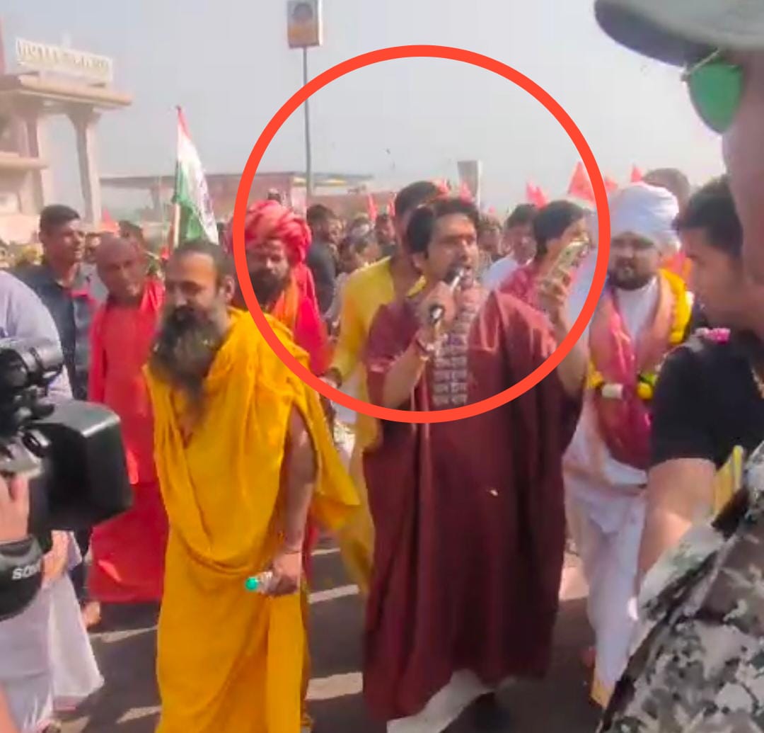 *पदयात्रा के दौरान बागेश्वर धाम के धीरेंद्र शास्त्री पर हमला” कनपटी पर लगी चोट।*