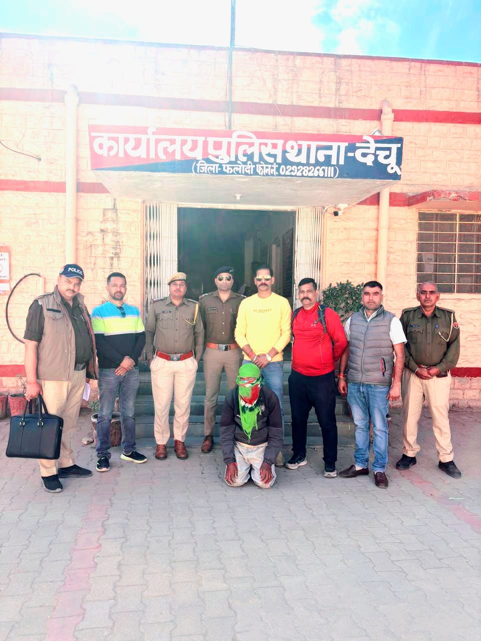 “सेंट्रल जेल से फरार 50 हजार का इनामी अपराधी गिरफ्तार, STF और पुलिस की संयुक्त कार्रवाई”