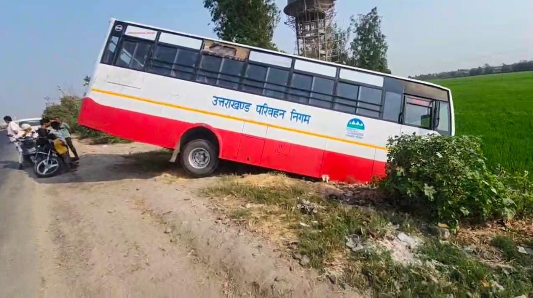 रुद्रपुर में बड़ा हादसा टला, बस चालक को आया हार्ट अटैक, नर्स ने सीपीआर देकर बचाई जान..