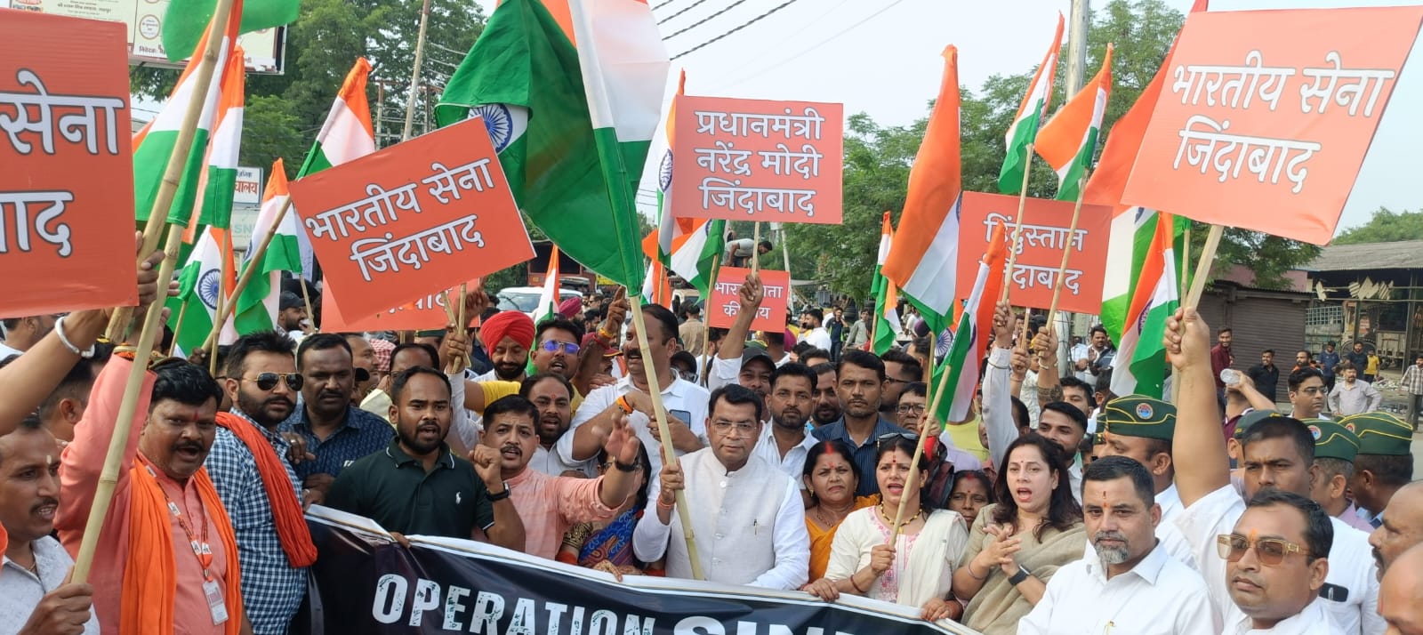 रुद्रपुर में निकली शौर्य यात्रा, विधायक शिव अरोरा बोले – “आतंक को उसके घर में घुसकर दिया जवाब…