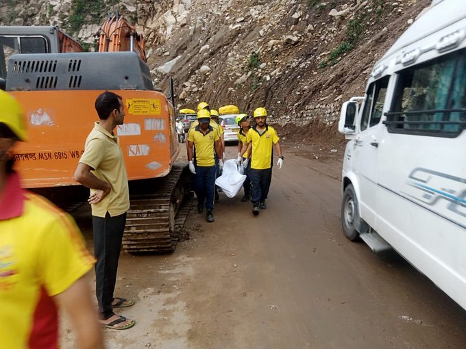 केदारनाथ जा रहे तीर्थयात्रियों का वाहन हादसे का शिकार, दो की मौत, चार घायल