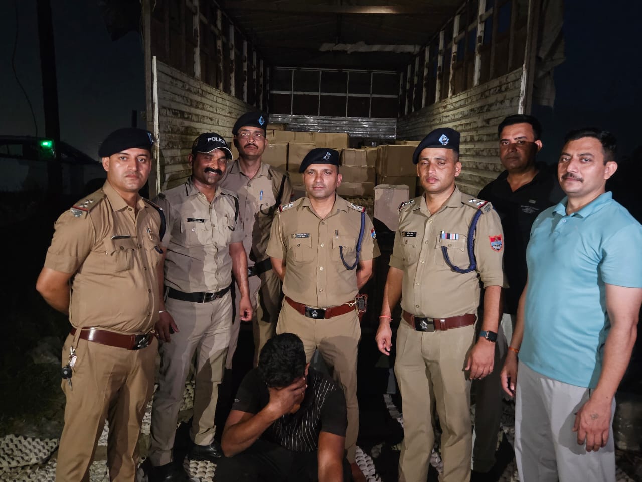 एसएसपी मणिकांत मिश्रा का नशा तस्करों पर करारा प्रहार: 15 लाख से अधिक की हरियाणा मार्का शराब के साथ शातिर नशा तस्कर गिरफ्तार