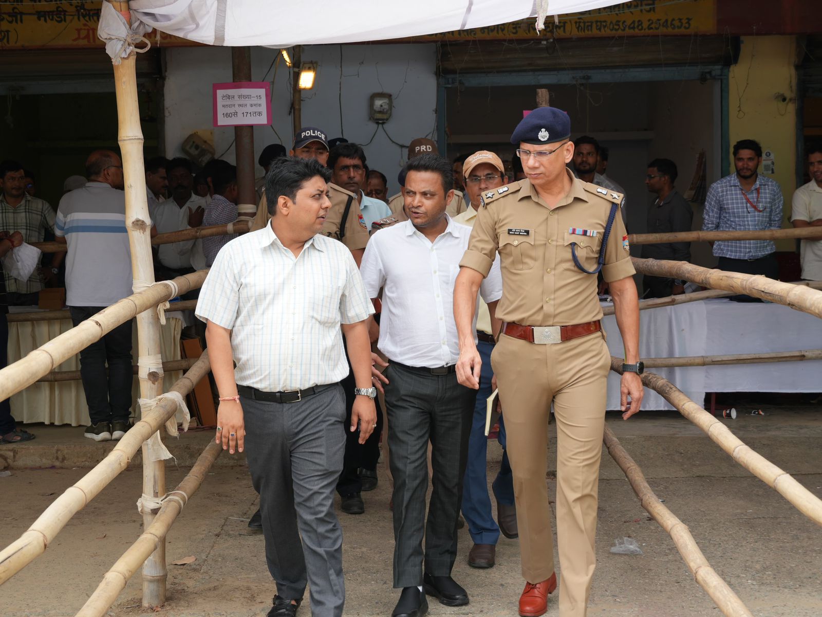 जिलाधिकारी ऊधमसिंहनगर और एसएसपी ऊधमसिंहनगर ने शांतिपूर्ण, निष्पक्ष और कुशलतापूर्वक चुनाव संपन्न कराने हेतु संभाली कमान, पोलिंग पार्टियां मतदान हेतु हुई रवाना