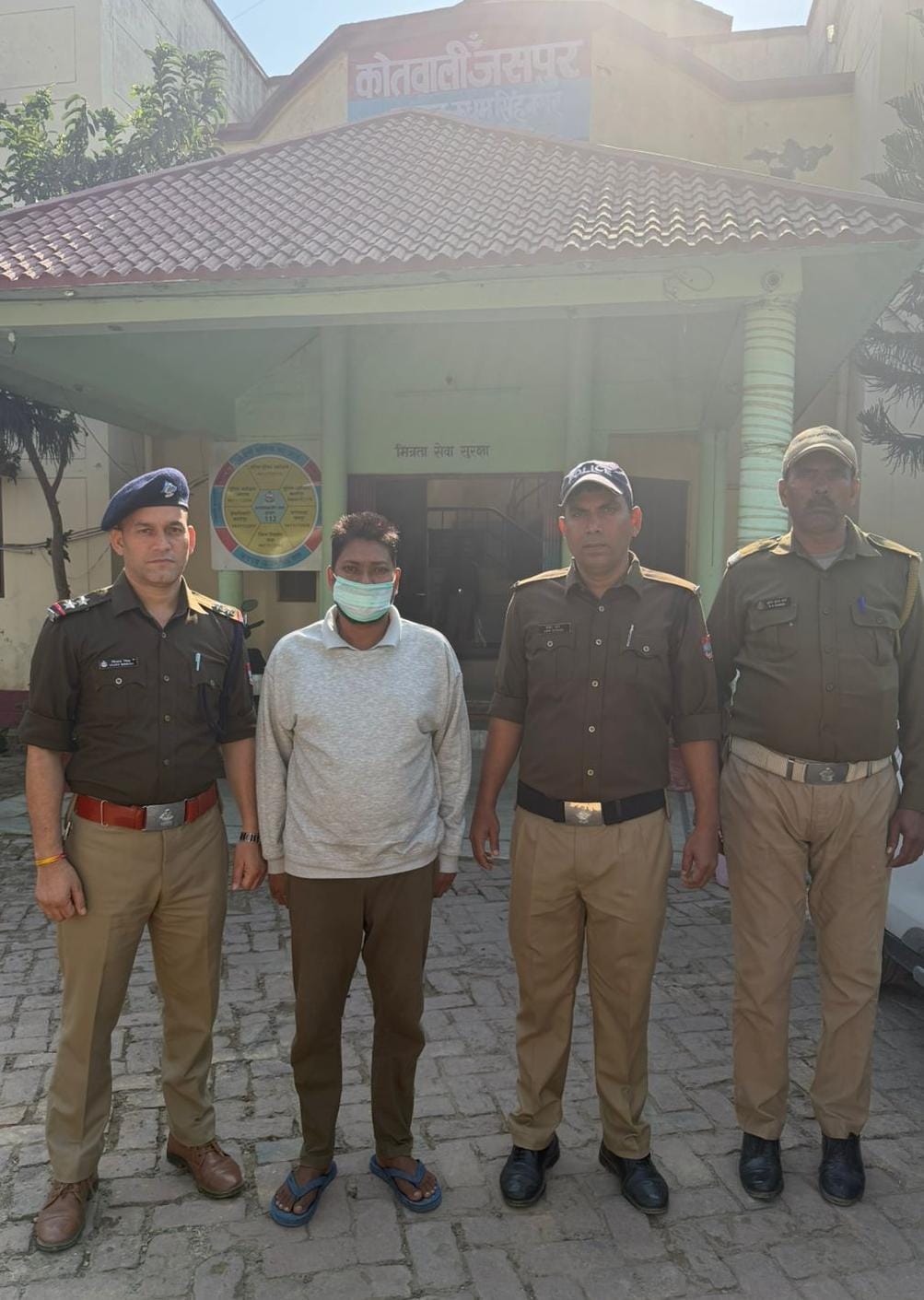 विदेशी नौकरी के बहाने युवकों की मानव तस्करी, जसपुर पुलिस ने म्यांमार साइबर फ्रॉड गैंग के दलाल को दबोचा।