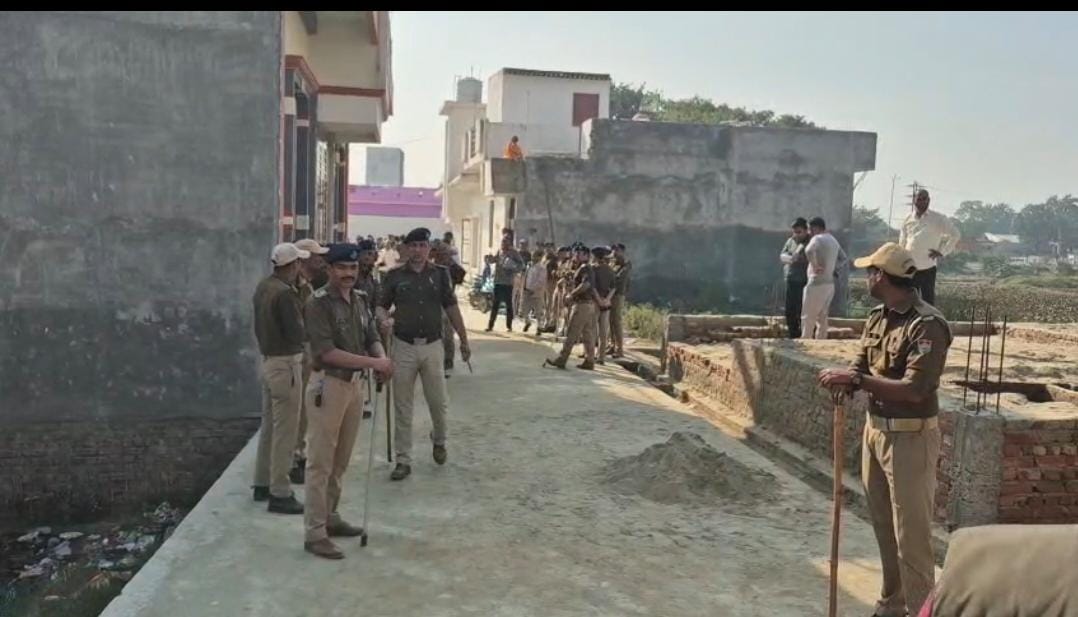 सिरौली में अवैध निर्माण पर बड़ी कार्रवाई, एसएसपी व प्राधिकरण ने ड्रोन सर्वे कर धार्मिक स्थल का बिजली कनेक्शन काटा, दस्तावेज न मिलने पर भवन सील