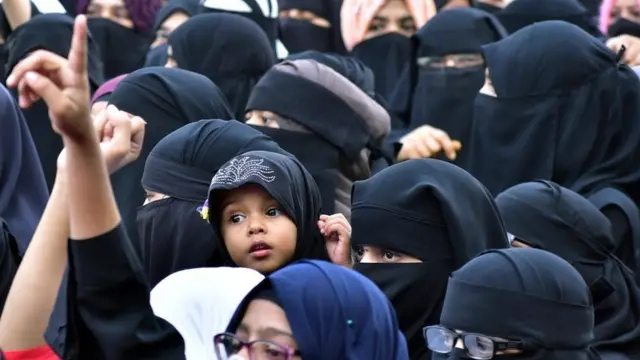 ‘हिजाब पहनने वाली बेटी बनेगी भारत की प्रधानमंत्री’, जानिए किसने कही ये बात तो भाजपा ने दी चुनौती