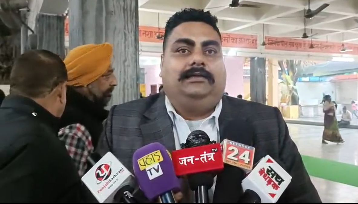 विवादित बयान पर खत्री–पंजाबी समाज की बड़ी बैठक, भाजपा पार्षद पति ने मीडिया के सामने मांगी माफी