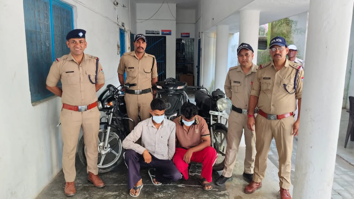 मॉल के बाहर उड़ाई बाइक, नंबर प्लेट निकालकर झाड़ियों में छिपाकर रखे थे चोरी के वाहन, दो गिरफ्तार