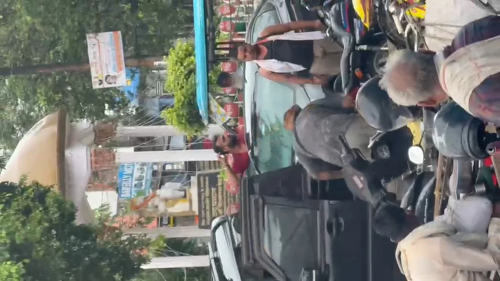 रुद्रपुर की सड़क पर खौफ का खेल! दिनदहाड़े तलवार-चाकू लेकर टूट पड़े तीन हिस्ट्रीशीटर, युवक पर जानलेवा हमले का आरोप; वारदात के बाद फरार