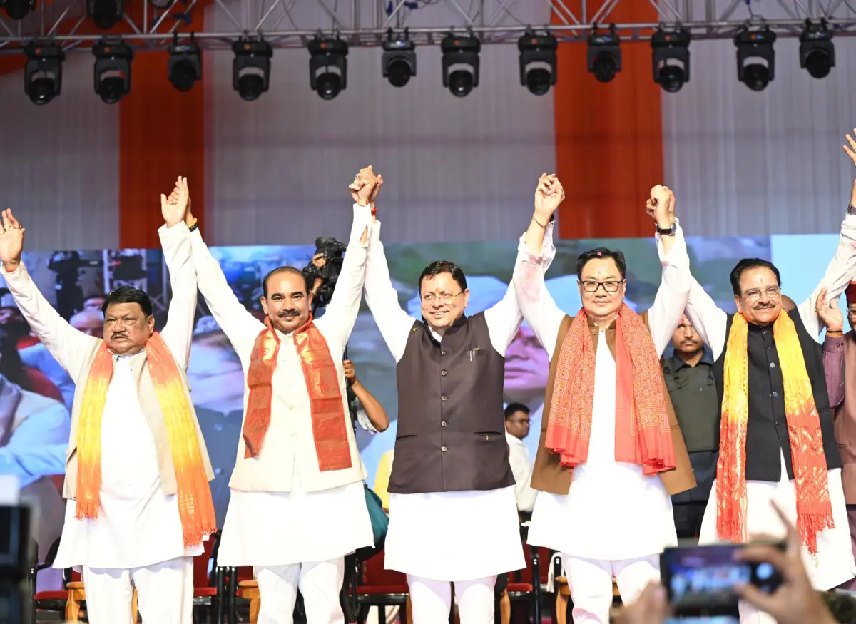 खटीमा में बिखरे जनजातीय संस्कृति के रंग, धामी ने बजाया ढोल, कलाकारों संग थिरके आदि रंगोत्सव में केंद्रीय मंत्री जुएल ओराम ने एकलव्य विद्यालय के विस्तार के लिए 10 करोड़ की घोषणा की