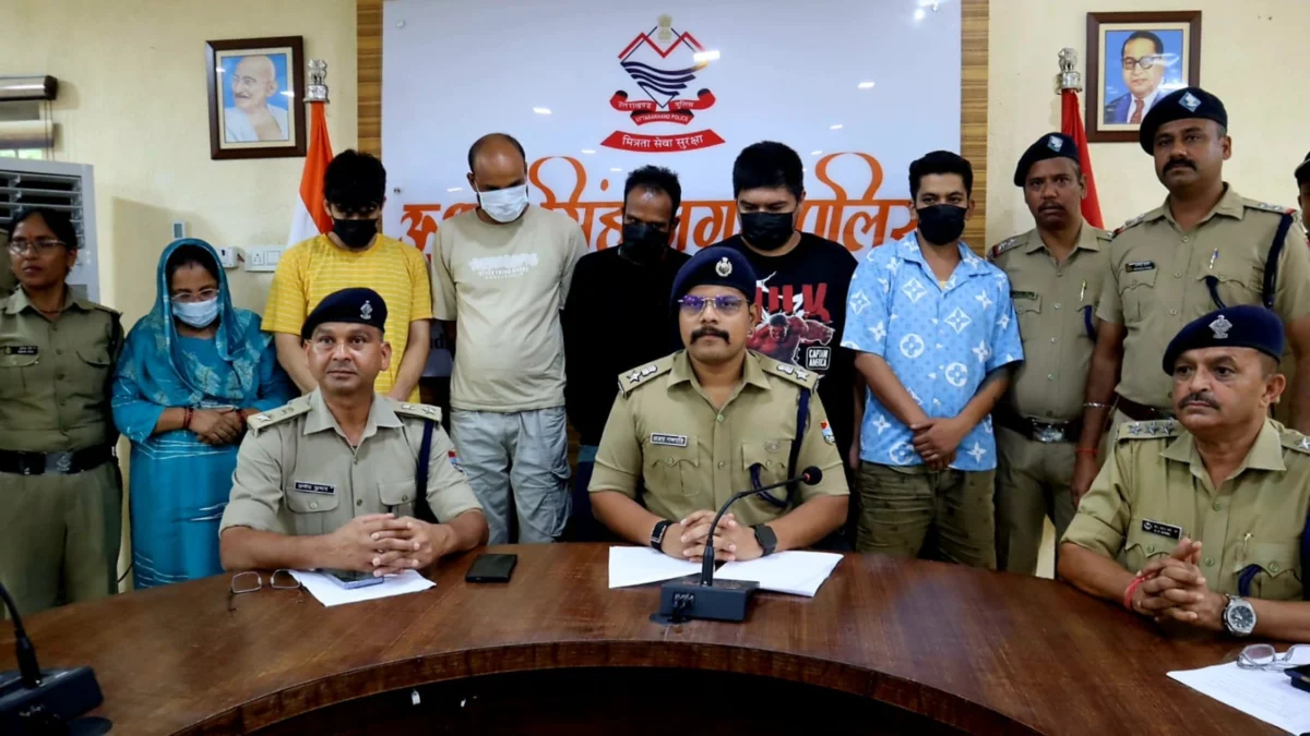 बहेड़ी से निकलती थी स्मैक, पहाड़ में बंटती थी खेप, अल्मोड़ा, हल्द्वानी और पिथौरागढ़ तक फैले नेटवर्क में छह गिरफ्तार, मोबाइल चैट और कॉल डिटेल से खुली कड़ी