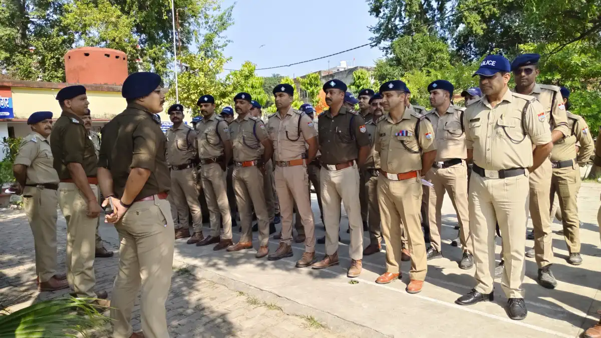 नानकमत्ता में एक साथ खुलीं कई परतें, कहीं तमंचे तो कहीं कच्ची शराब… 12 लाख कैश और क्यूआर कोड से बढ़ा शक