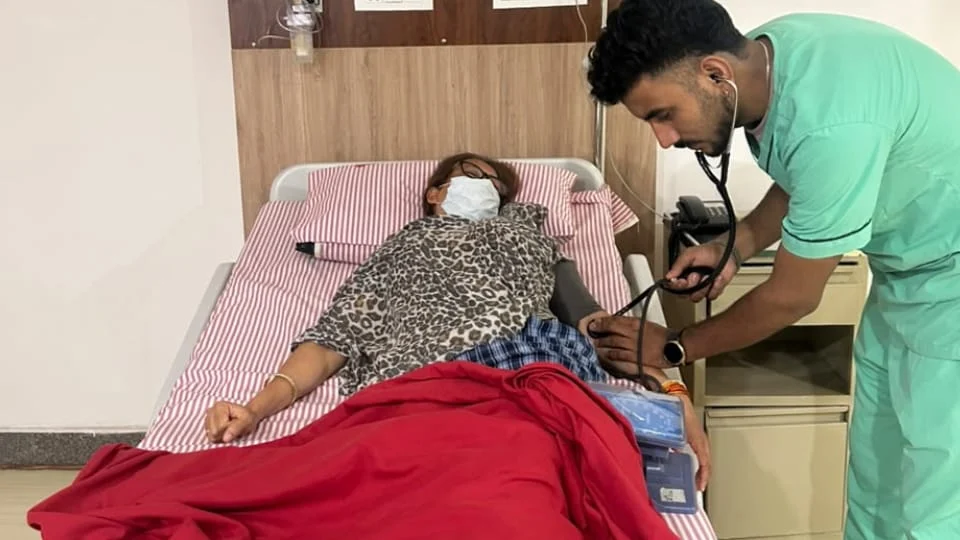 पति पर गंभीर आरोप, भावुक वीडियो के बाद बिगड़ी मंत्री रेखा आर्य की तबीयत, अस्पताल में भर्ती; जान का खतरा बताकर मांगी थी सुरक्षा، उत्तराखंड की सियासत में मचा हड़कंप